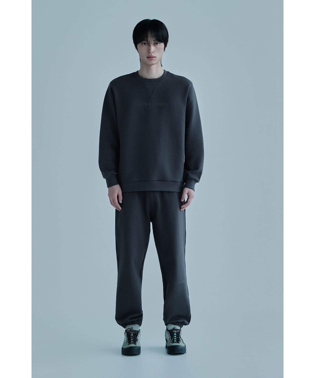 얼스캄에라(EARTH CALM ERA) 내추럴 데일리 스웨트셔츠_차콜