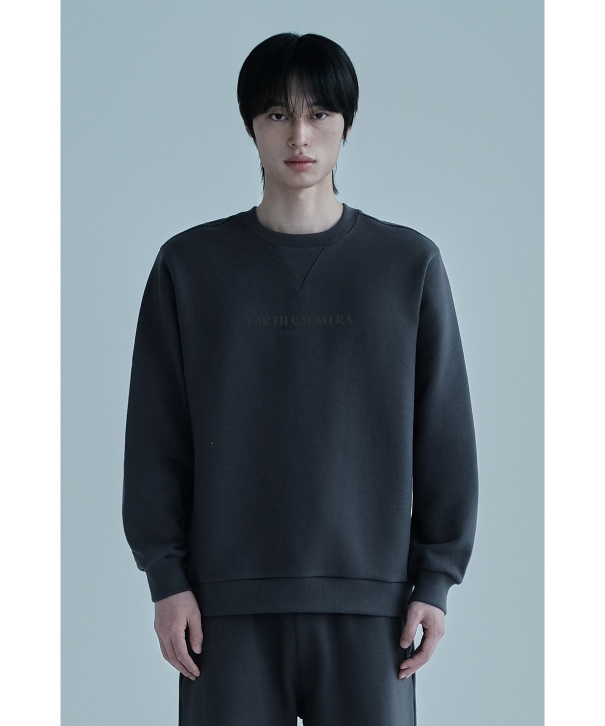 얼스캄에라(EARTH CALM ERA) 내추럴 데일리 스웨트셔츠_차콜