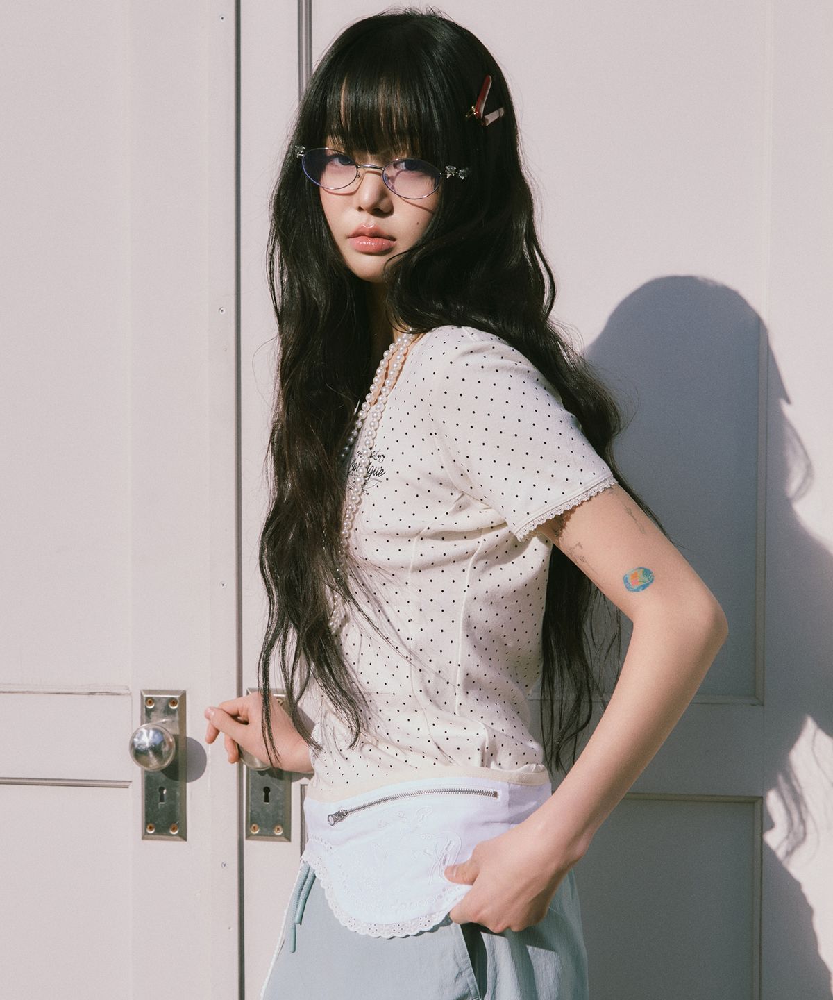 코랄리크(CORALIQUE) 퓨어 백스트링 도트 티셔츠 아이보리