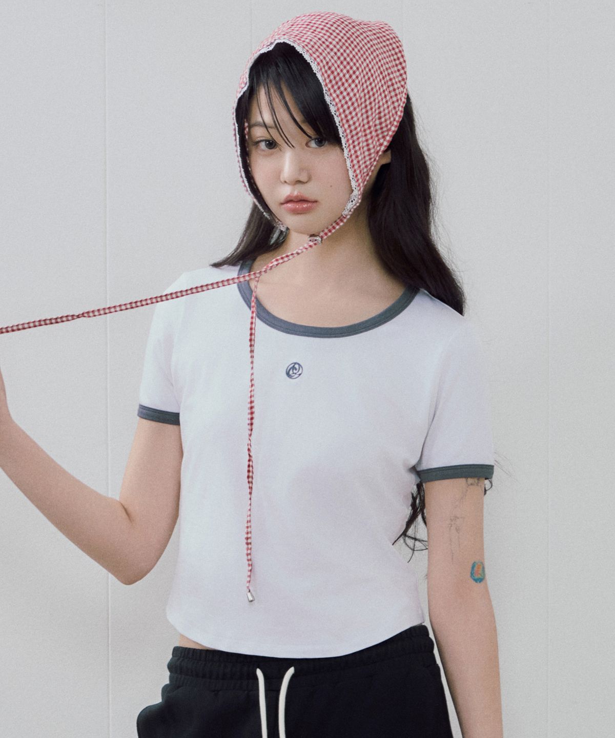 코랄리크(CORALIQUE) 링거 심볼 티셔츠 화이트