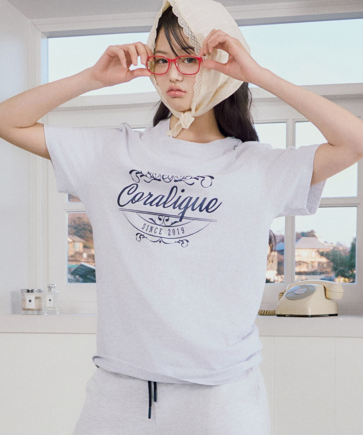 코랄리크(CORALIQUE) 아카이브 그래픽 로고 티셔츠 라이트그레이