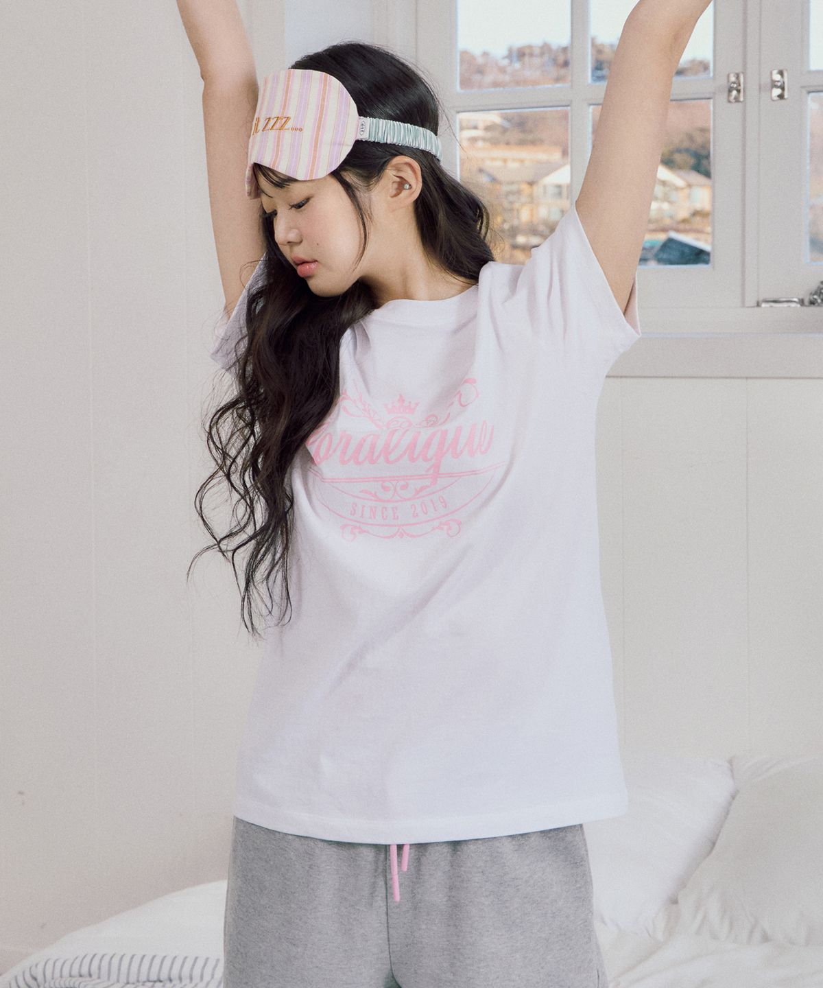 코랄리크(CORALIQUE) 아카이브 그래픽 로고 티셔츠 화이트