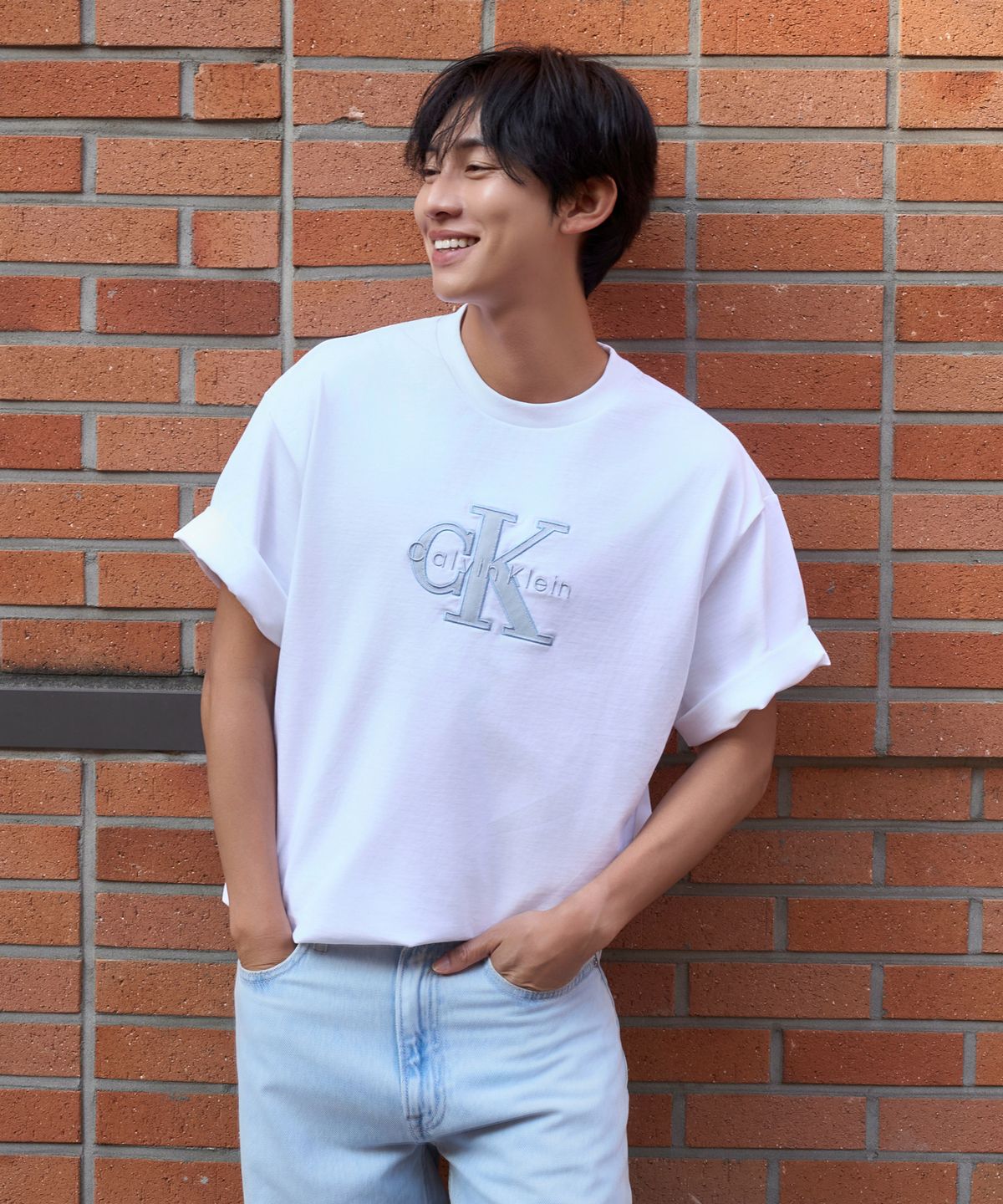 캘빈클라인 진(CALVIN KLEIN JEANS) 엘리베이티드 모노로고 반팔 티셔츠 4RF819G YAF