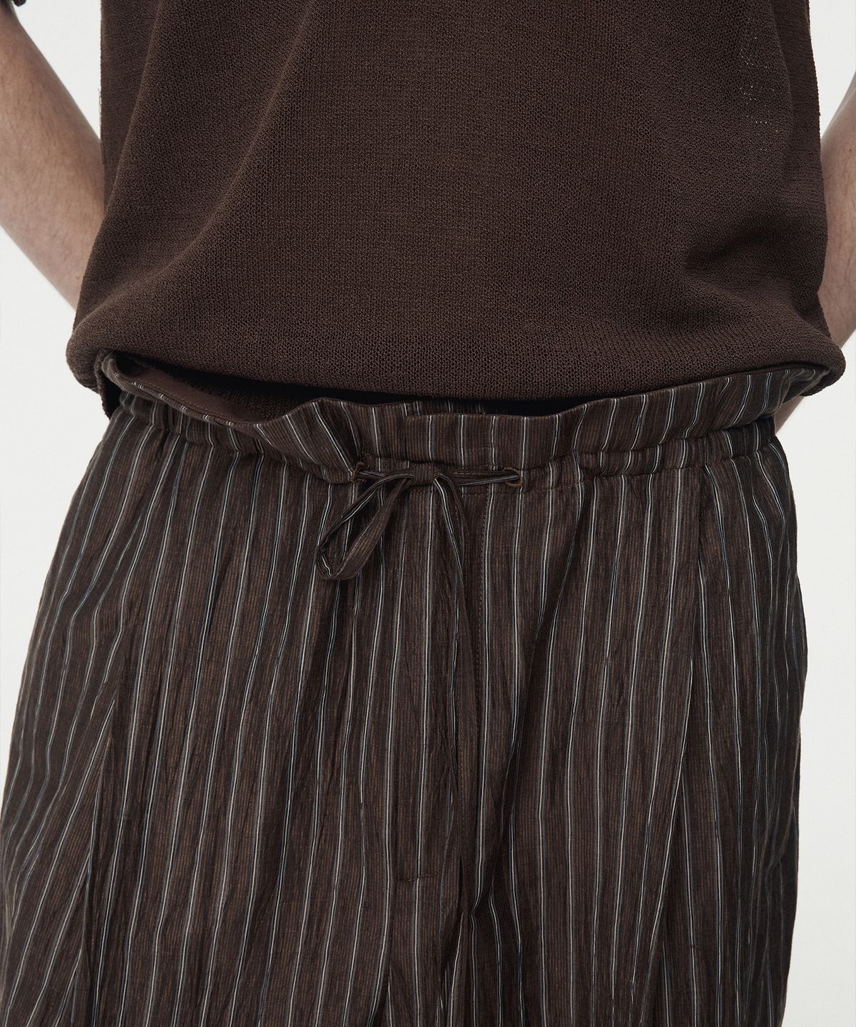 우마뭉(UMARMUNG) Japanese Crinkled Linen Draw Waist Pants_Walnut