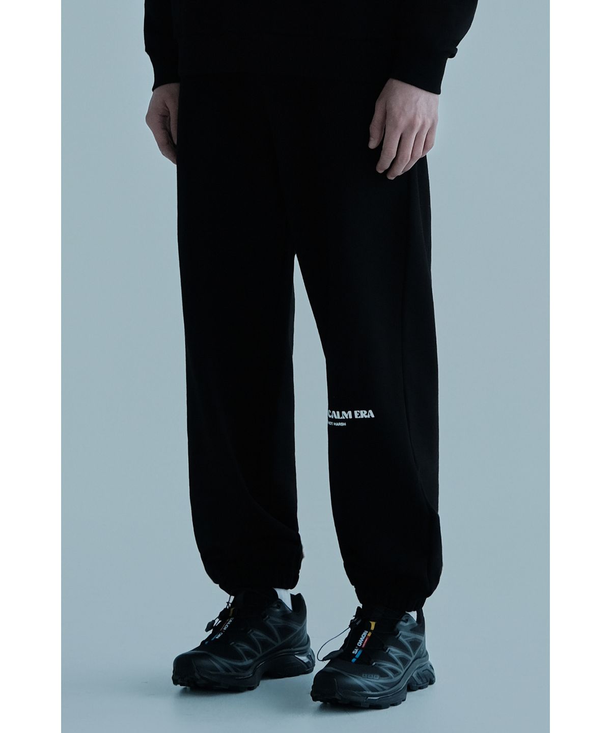 얼스캄에라(EARTH CALM ERA) 내추럴 데일리 스웨트팬츠_블랙
