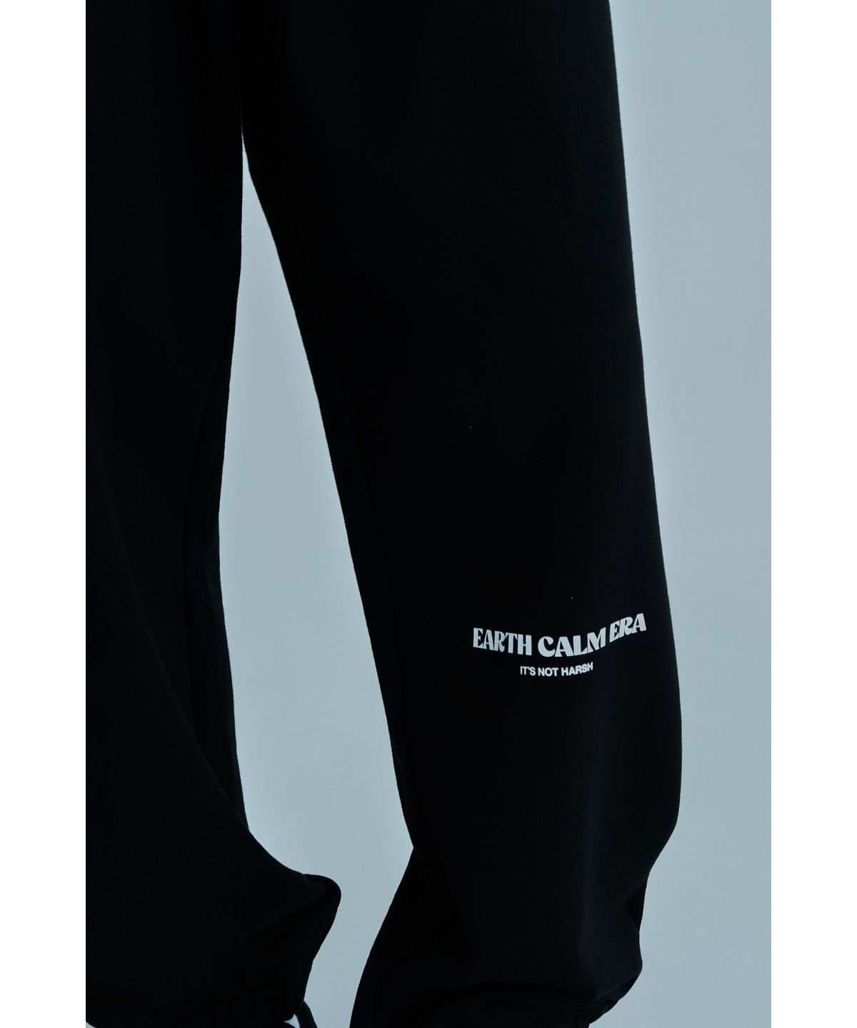 얼스캄에라(EARTH CALM ERA) 내추럴 데일리 스웨트팬츠_블랙