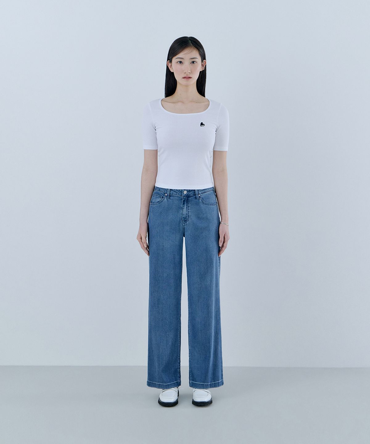 게스(GUESS) [CORE] 1color 여성 쿨터치 M톤 와이드 YQ2D9045