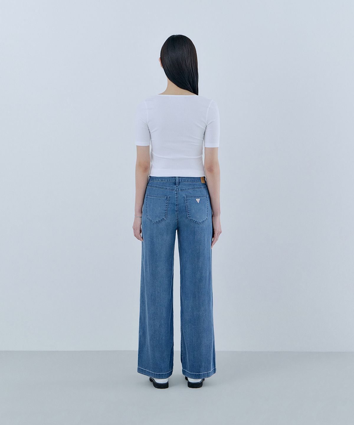 게스(GUESS) [CORE] 1color 여성 쿨터치 M톤 와이드 YQ2D9045