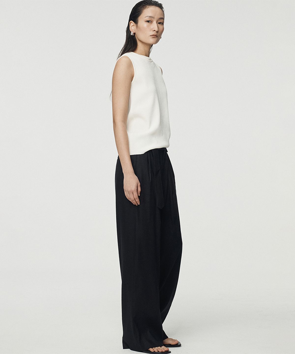 우마뭉(UMARMUNG) Elastic Linen Belted Pants_Black