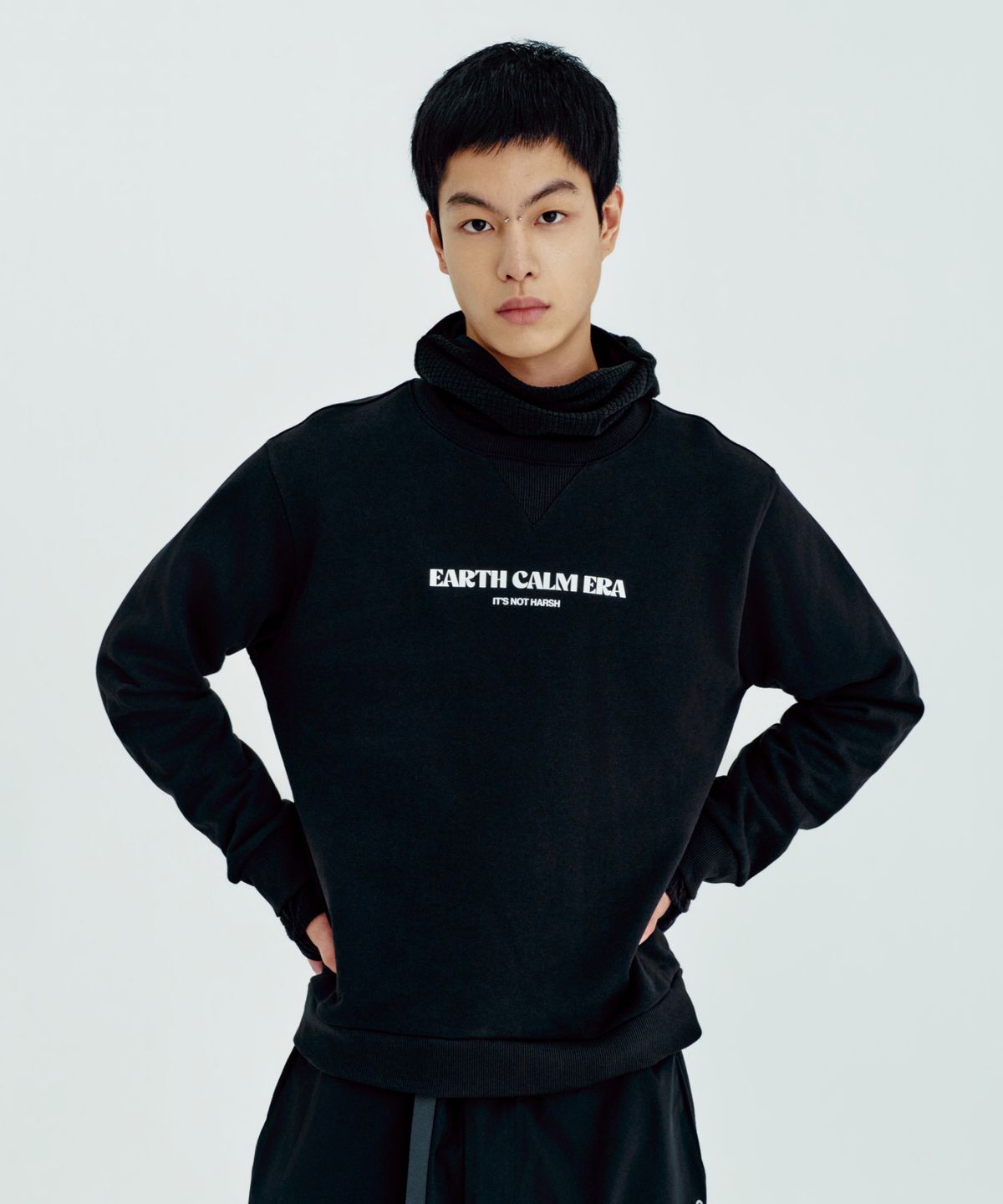 얼스캄에라(EARTH CALM ERA) 내추럴 데일리 스웨트셔츠_블랙