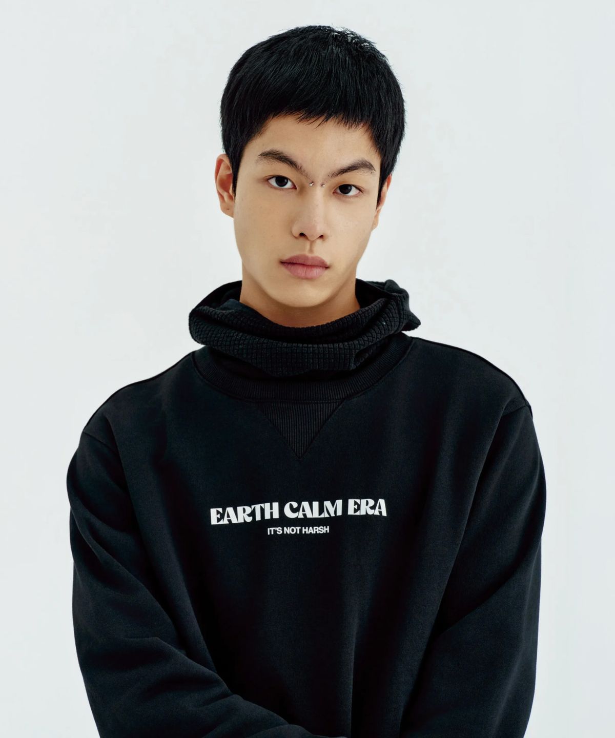 얼스캄에라(EARTH CALM ERA) 내추럴 데일리 스웨트셔츠_블랙