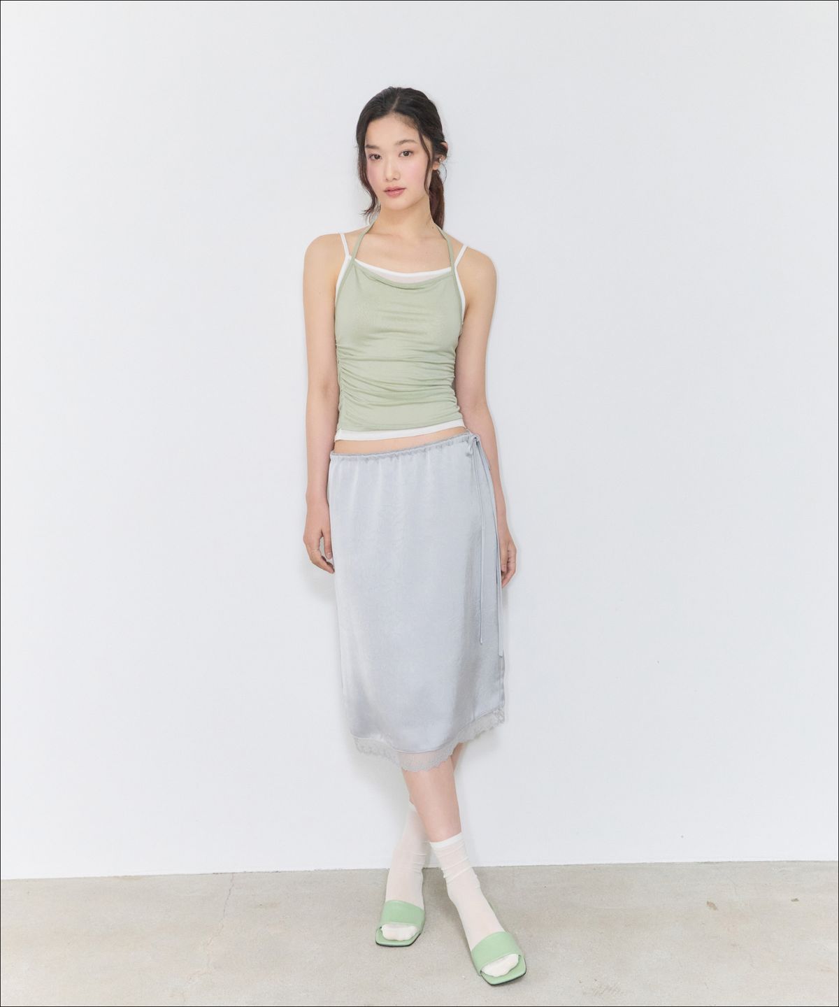 미쏘(MIXXO) 사틴 미디 스커트_MIWWHG426G