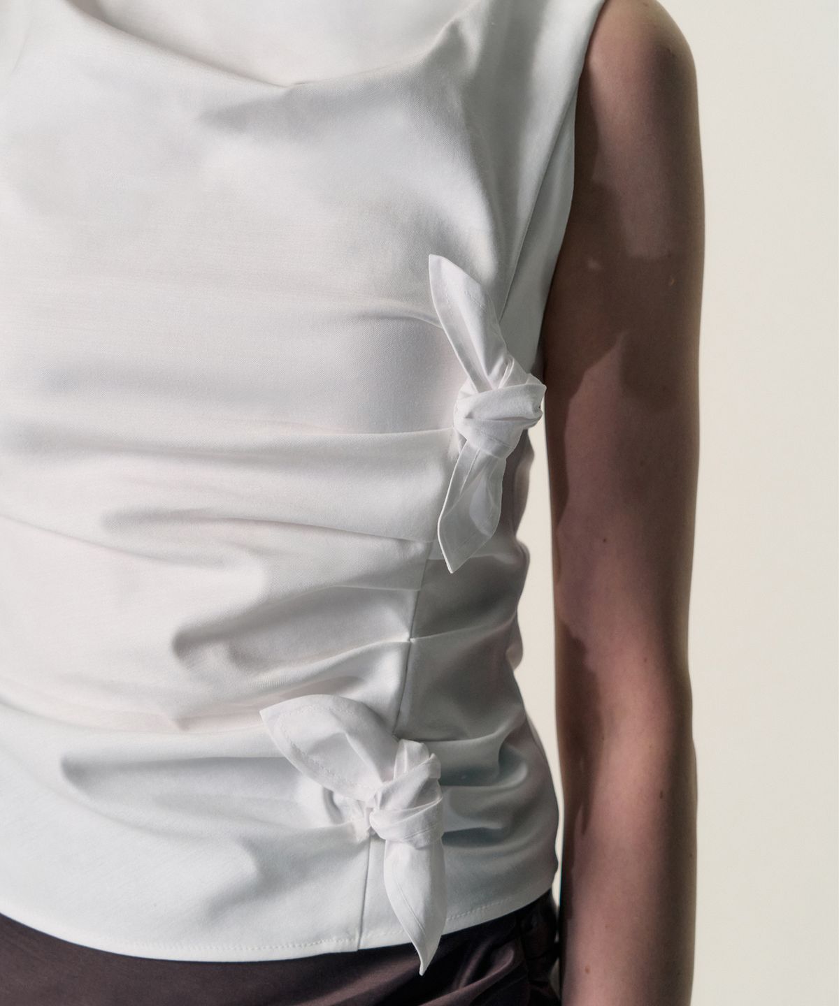 킴지수(KIMZISU) Diagonal Multi-Knot Top_WHITE