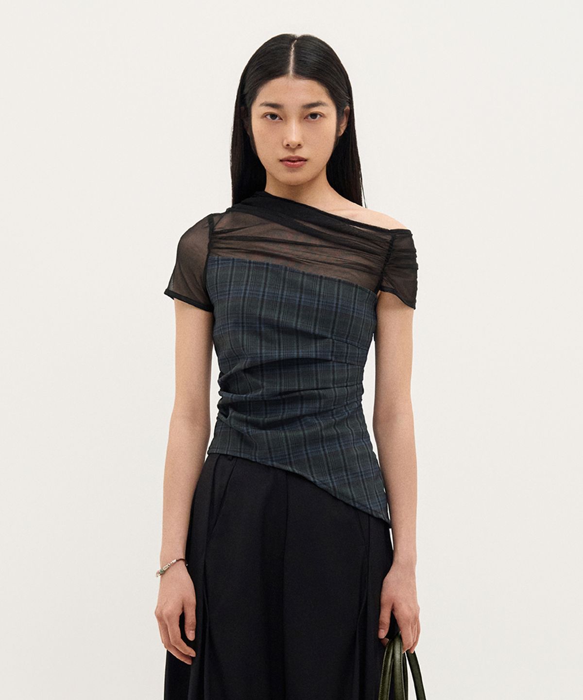 킴지수(KIMZISU) One-Shoulder Tucked Plaid Top_NAVY