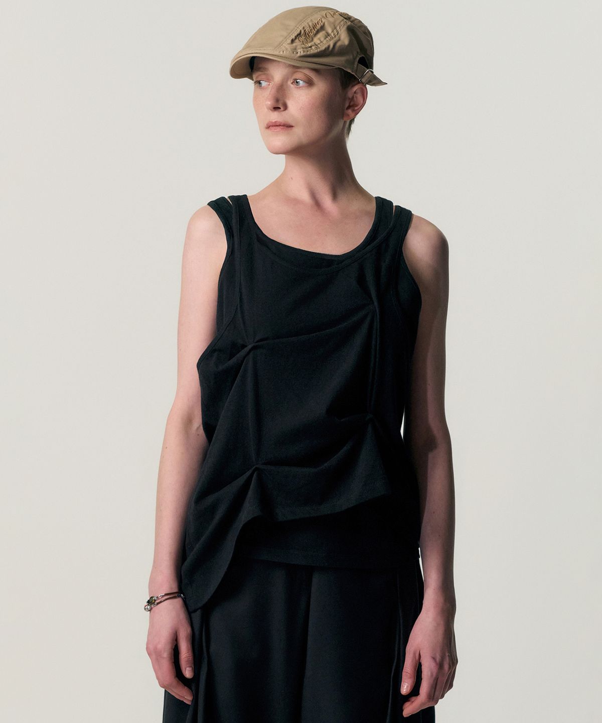킴지수(KIMZISU) Pinched Layer Tank Top_BLACK