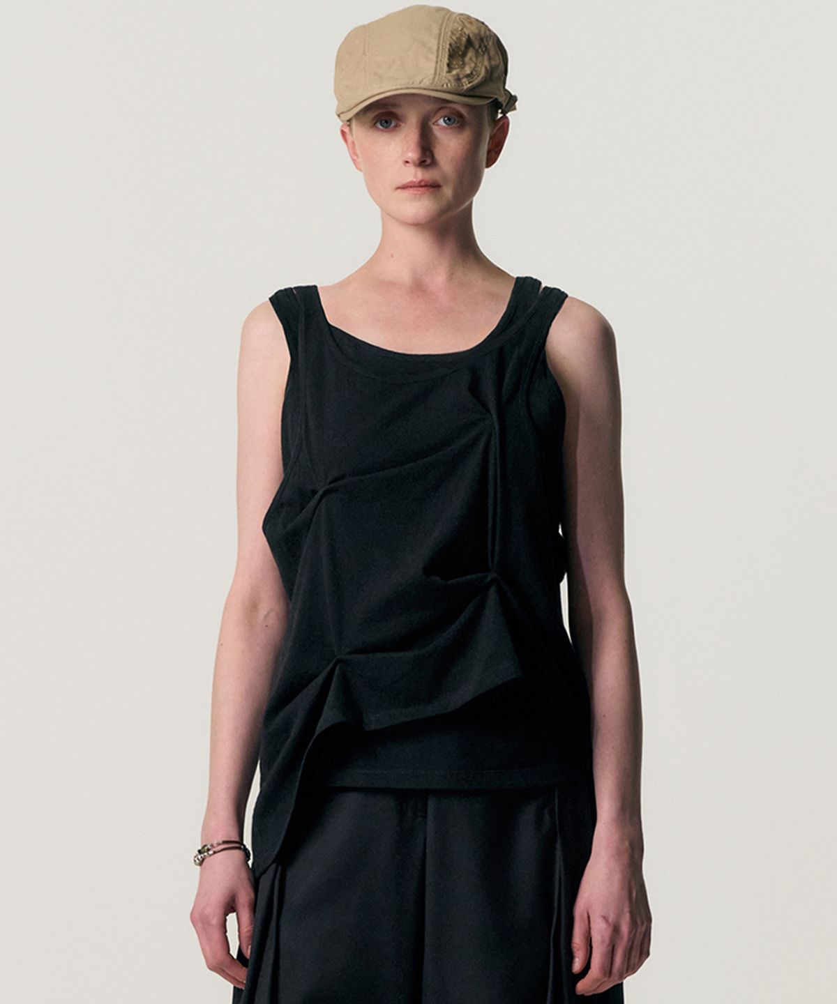 킴지수(KIMZISU) Pinched Layer Tank Top_BLACK