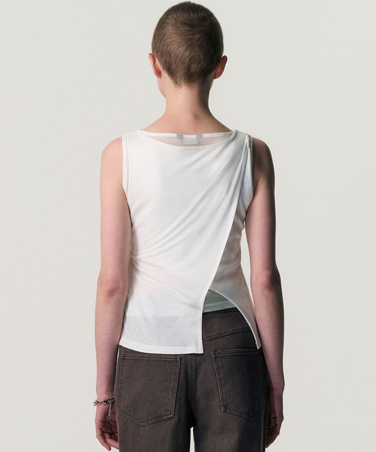 킴지수(KIMZISU) Overlay Curve Tank Top_WHITE