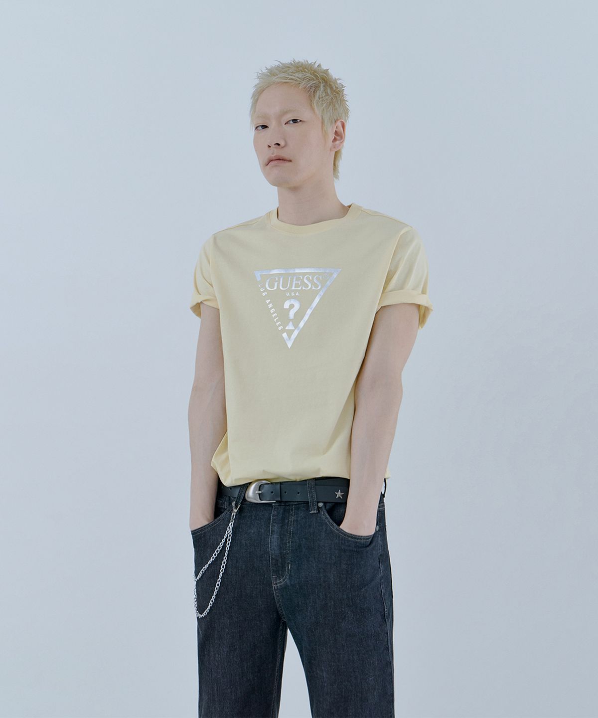 게스(GUESS) 5color 유니 샤이닝 빅 삼각 반팔티셔츠 NQ2K5921