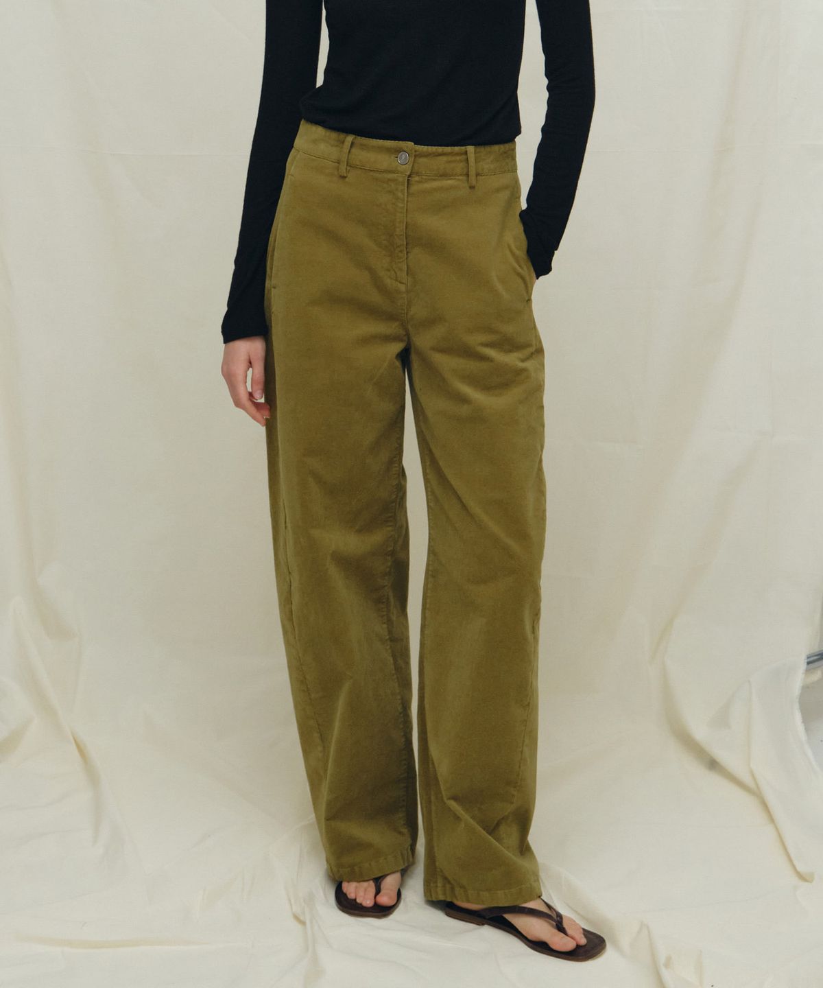마이스(MAIS) VINTAGE CURVED WIDE PANTS / OLIVE