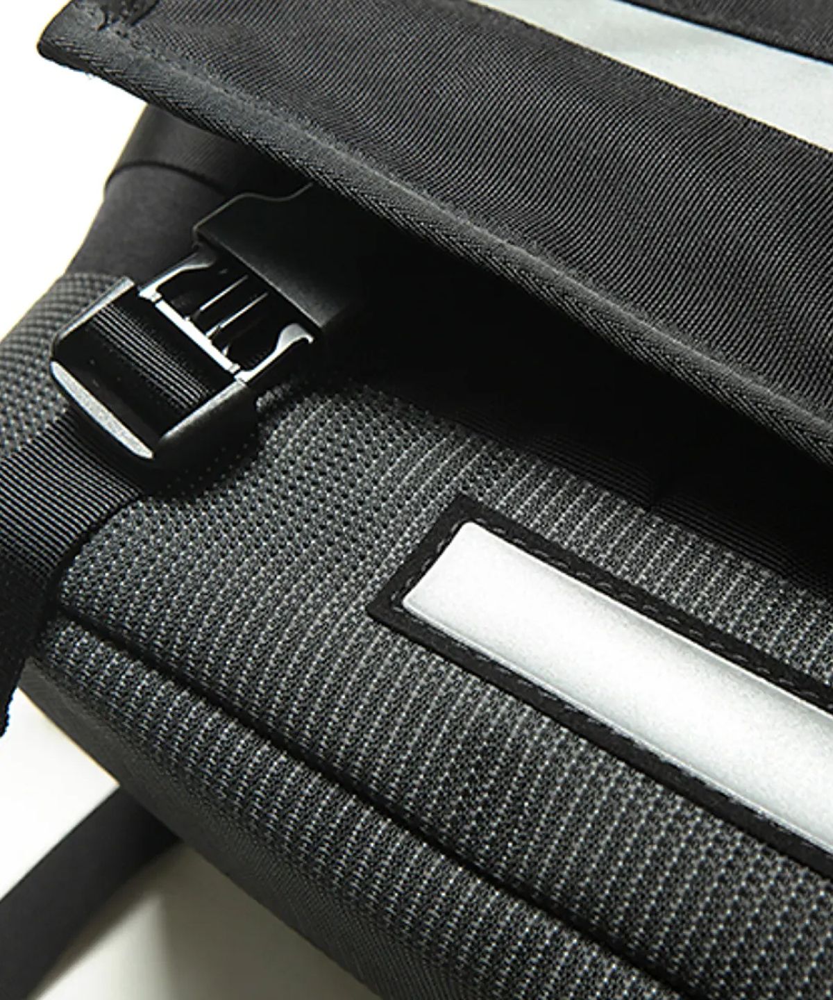 티레벨(T-LEVEL) Courier Messenger Bag Black