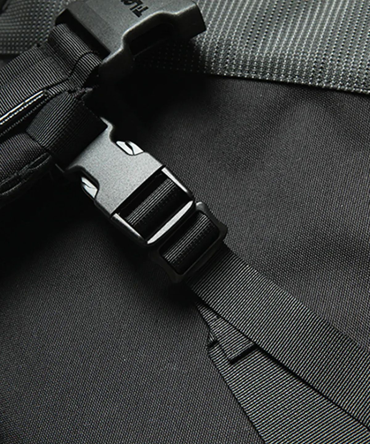 티레벨(T-LEVEL) Courier Messenger Bag Black