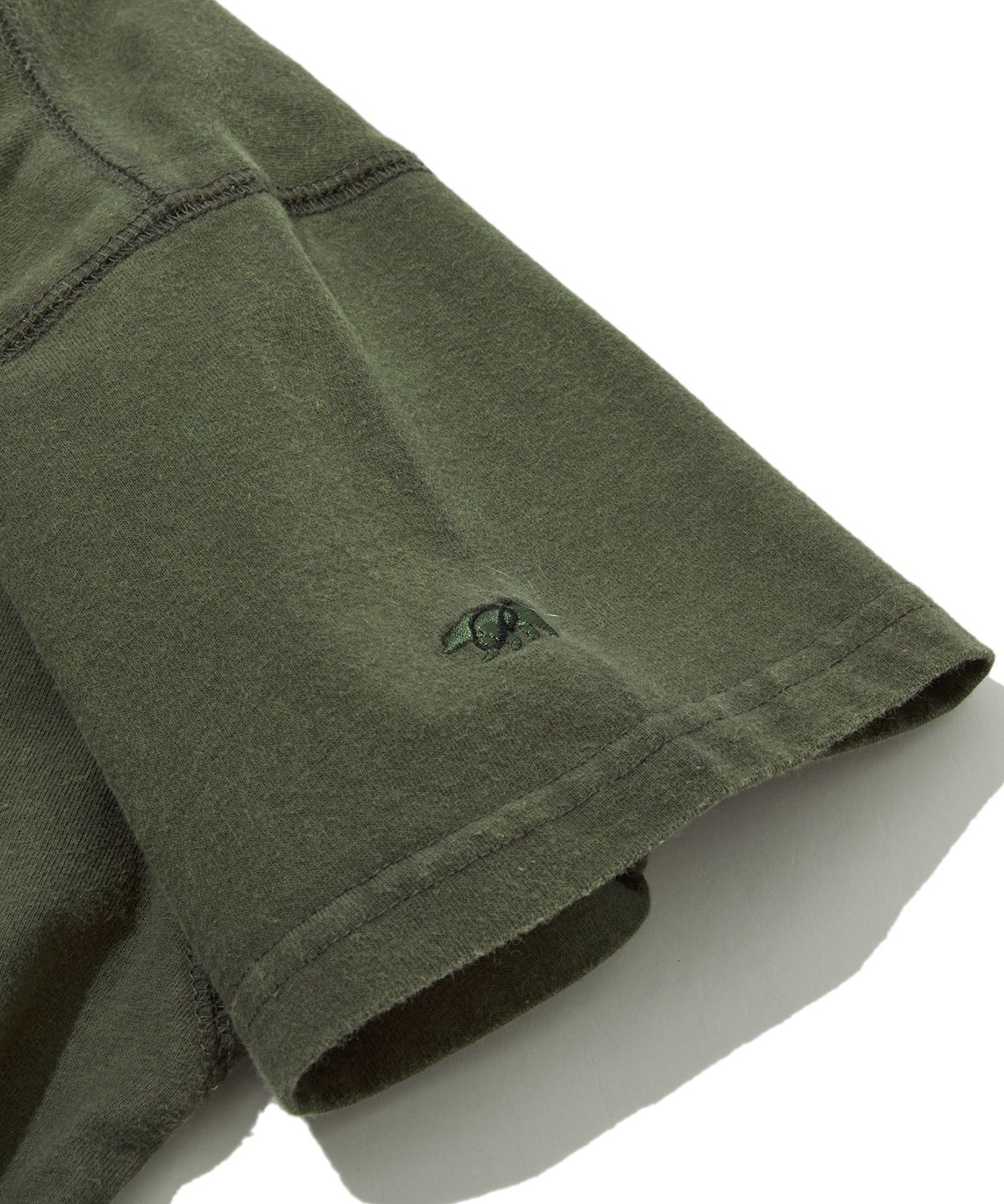 펜필드(PENFIELD) 페이디드 코튼 헨리넥 반팔 티셔츠 올리브_FS2KT23U