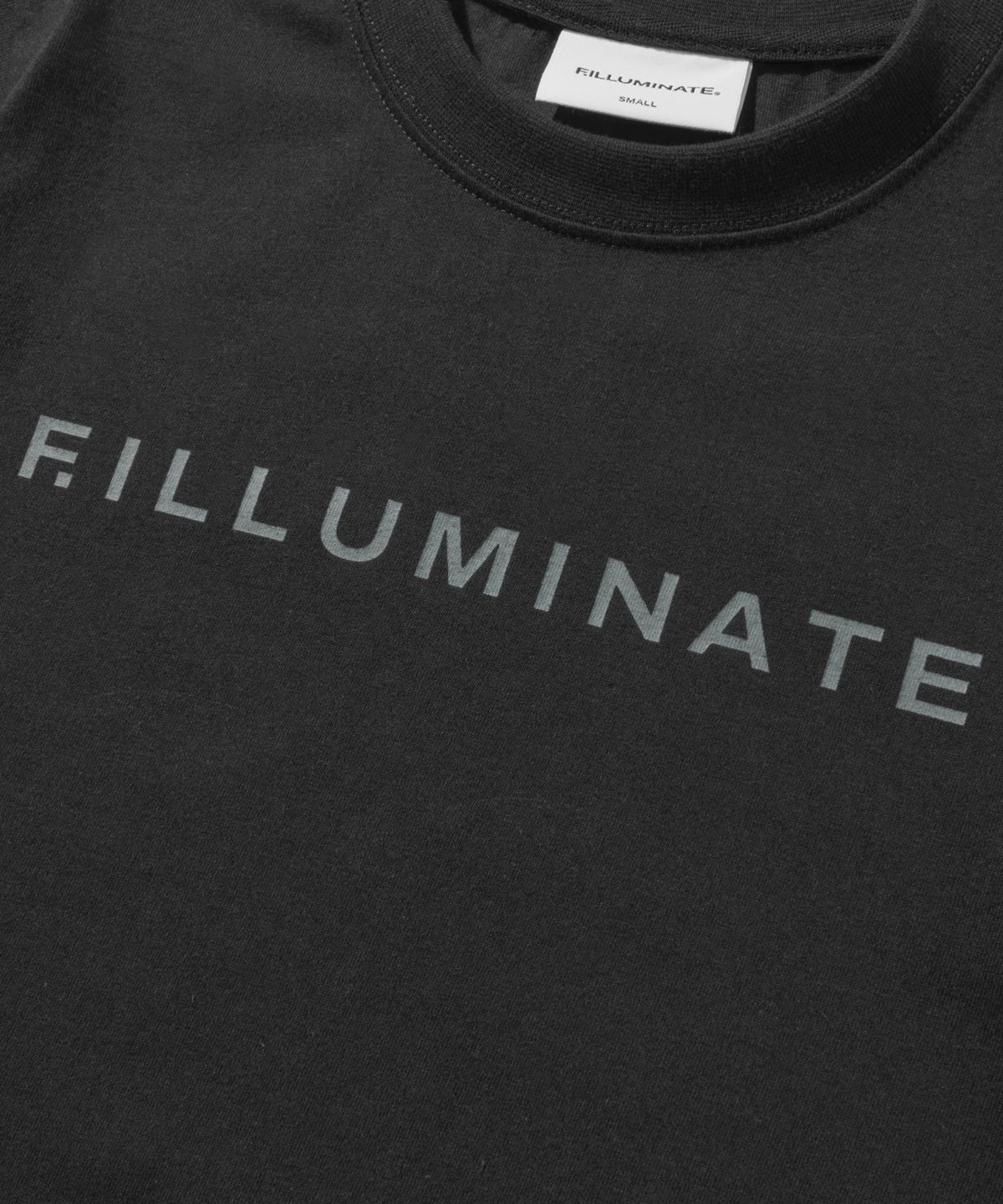 필루미네이트(FILLUMINATE) (W) 어센틱 로고 티셔츠-블랙