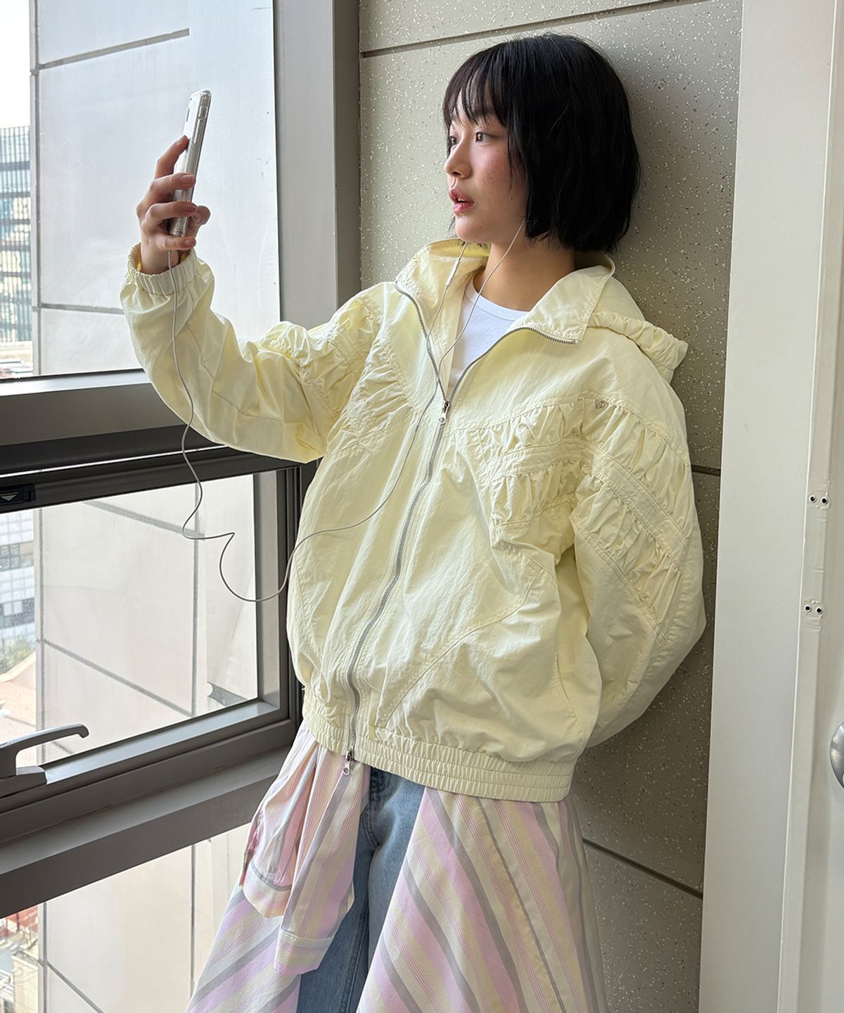 론론(RONRON) RUCHED HOODED LOOSE FIT WIND JUMPER CREAM