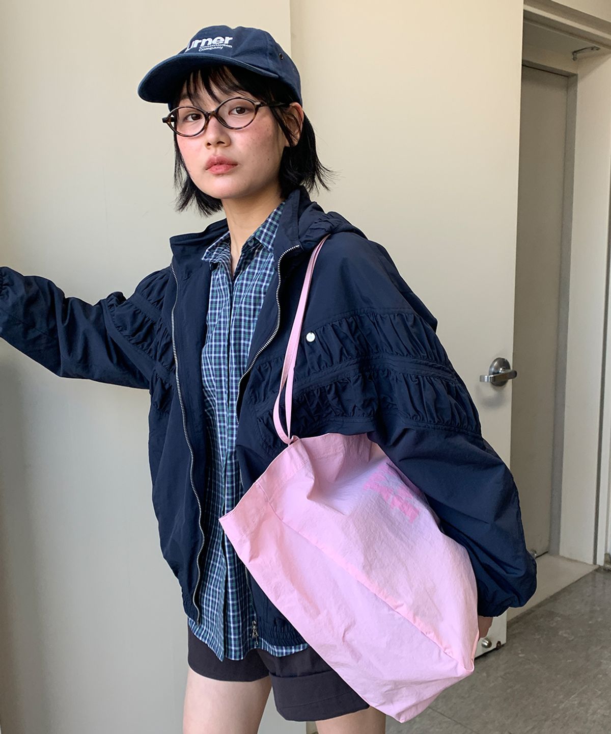 론론(RONRON) RUCHED HOODED LOOSE FIT WIND JUMPER NAVY