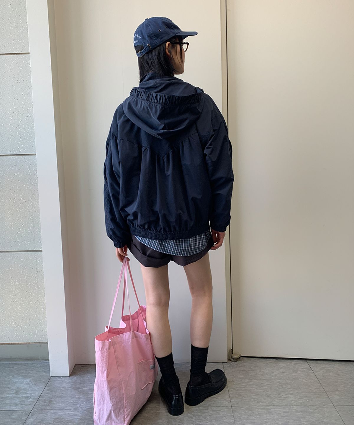 론론(RONRON) RUCHED HOODED LOOSE FIT WIND JUMPER NAVY