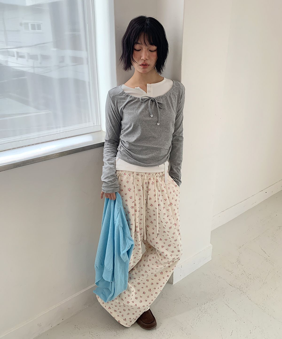 론론(RONRON) NECK SHIRRING TIE LONG SLEEVE GREY