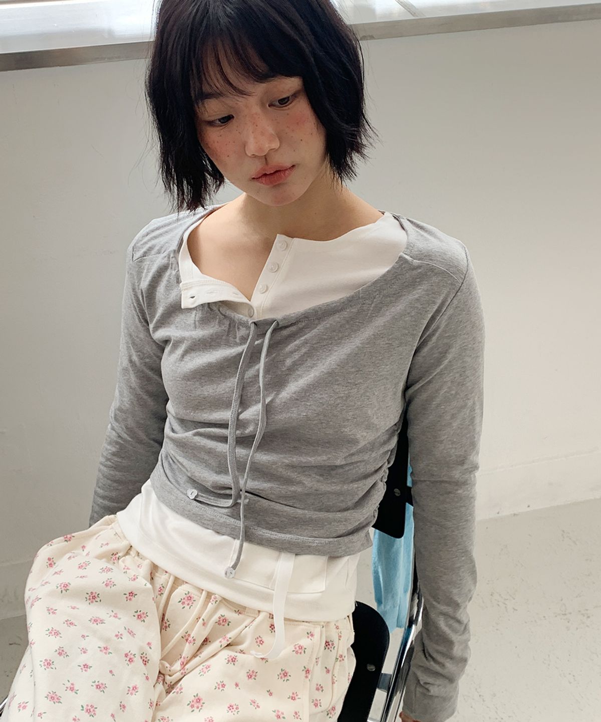 론론(RONRON) NECK SHIRRING TIE LONG SLEEVE GREY