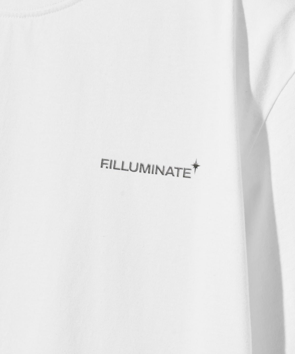 필루미네이트(FILLUMINATE) 쿨 코튼 스몰 어센틱 로고 티셔츠-화이트