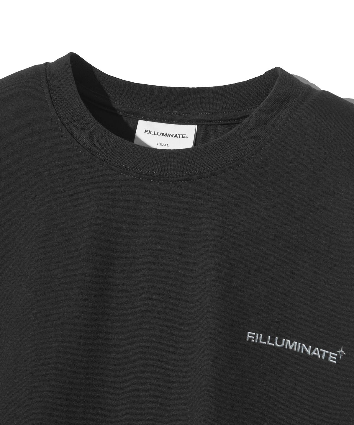 필루미네이트(FILLUMINATE) 쿨 코튼 스몰 어센틱 로고 티셔츠-블랙