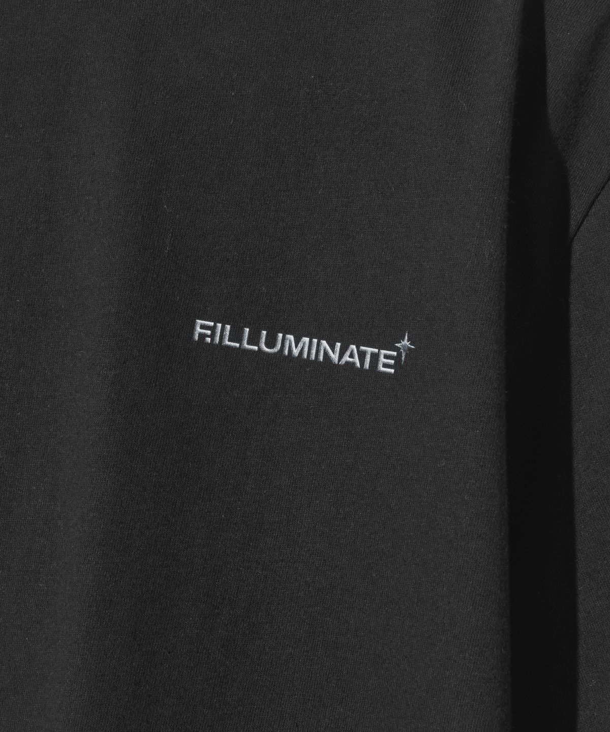 필루미네이트(FILLUMINATE) 쿨 코튼 스몰 어센틱 로고 티셔츠-블랙