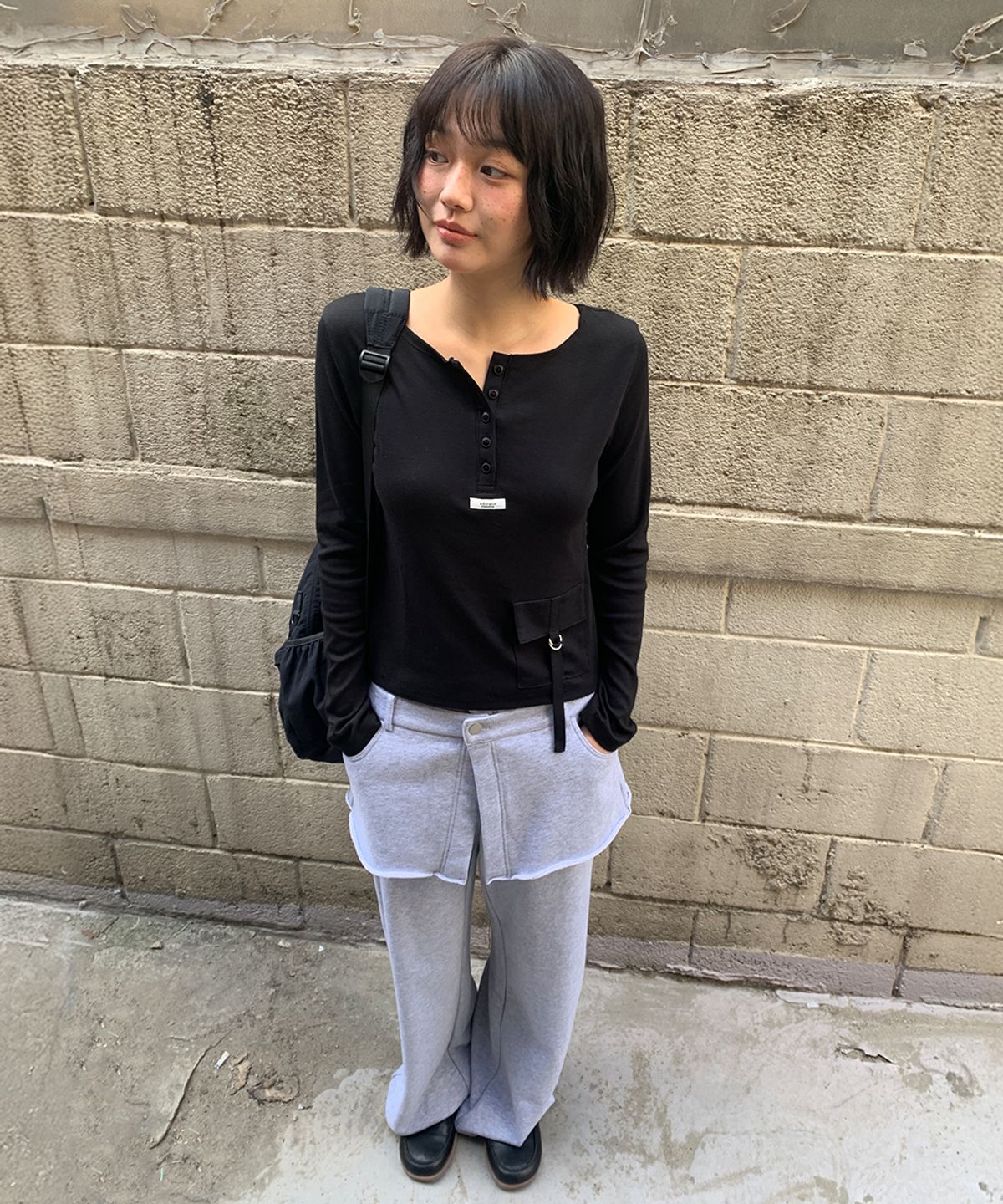 론론(RONRON) STRAP POCKET HENRYNECK LONG SLEEVE BLACK