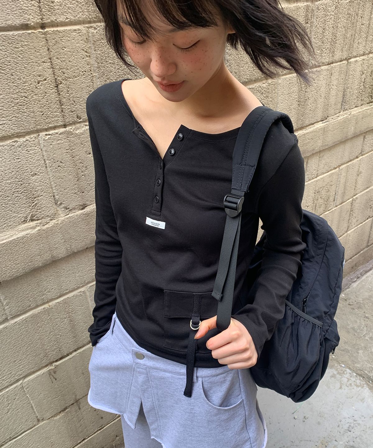 론론(RONRON) STRAP POCKET HENRYNECK LONG SLEEVE BLACK