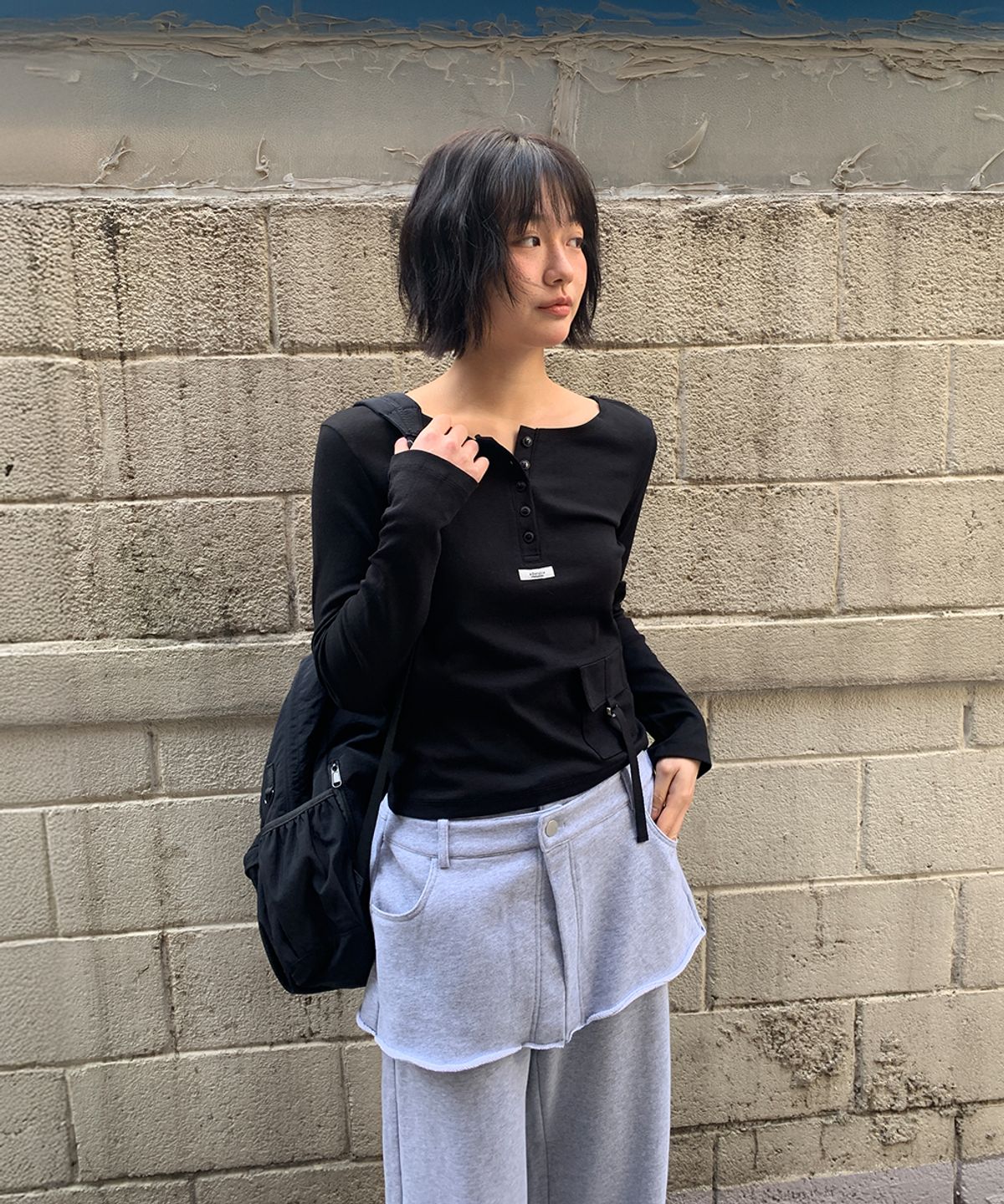 론론(RONRON) STRAP POCKET HENRYNECK LONG SLEEVE BLACK