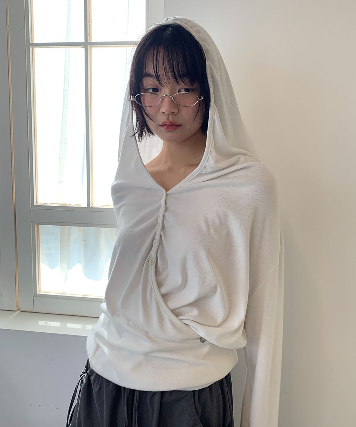 론론(RONRON) DRAPED WRAP HOODED SWEAT WHITE