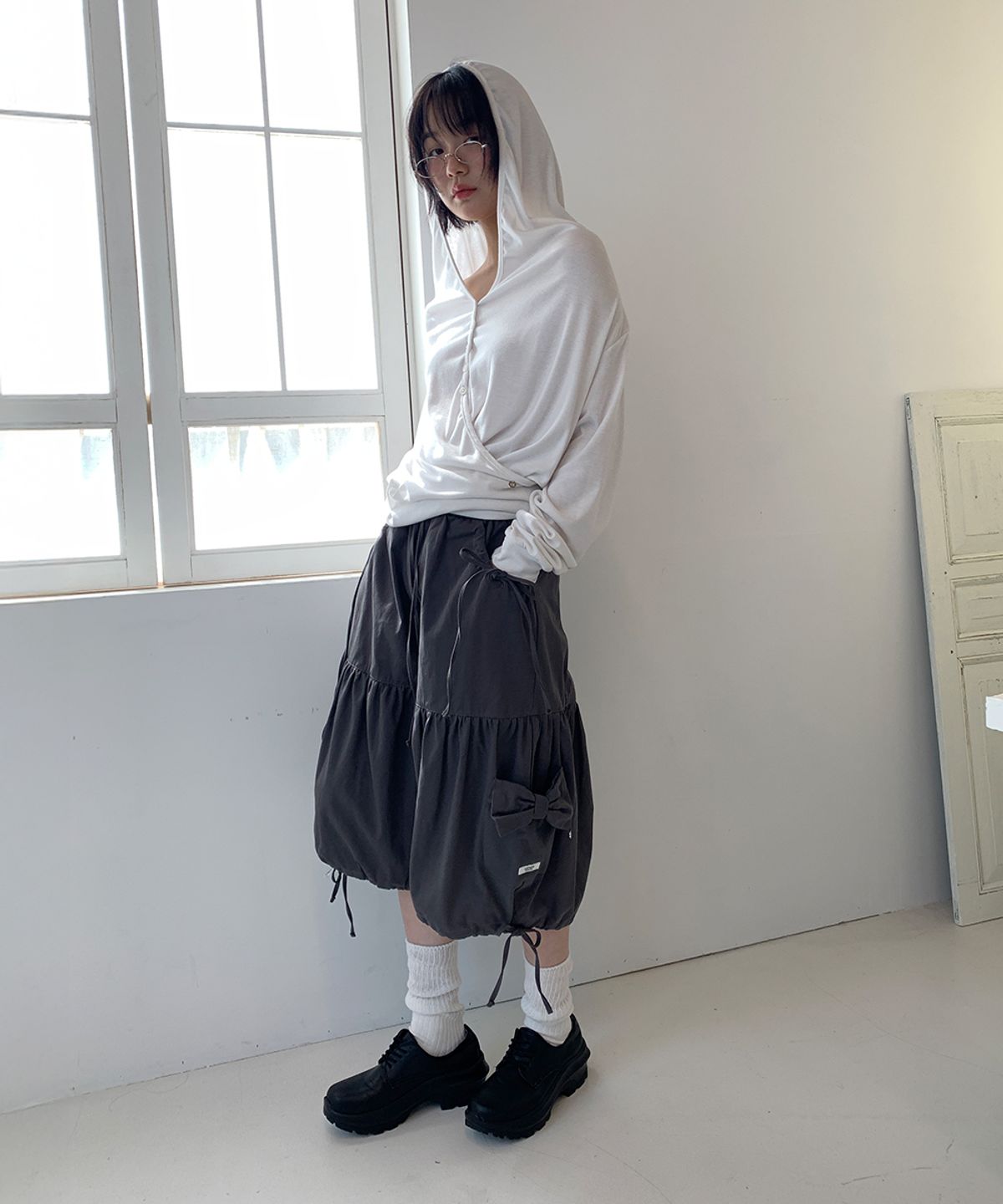 론론(RONRON) DRAPED WRAP HOODED SWEAT WHITE