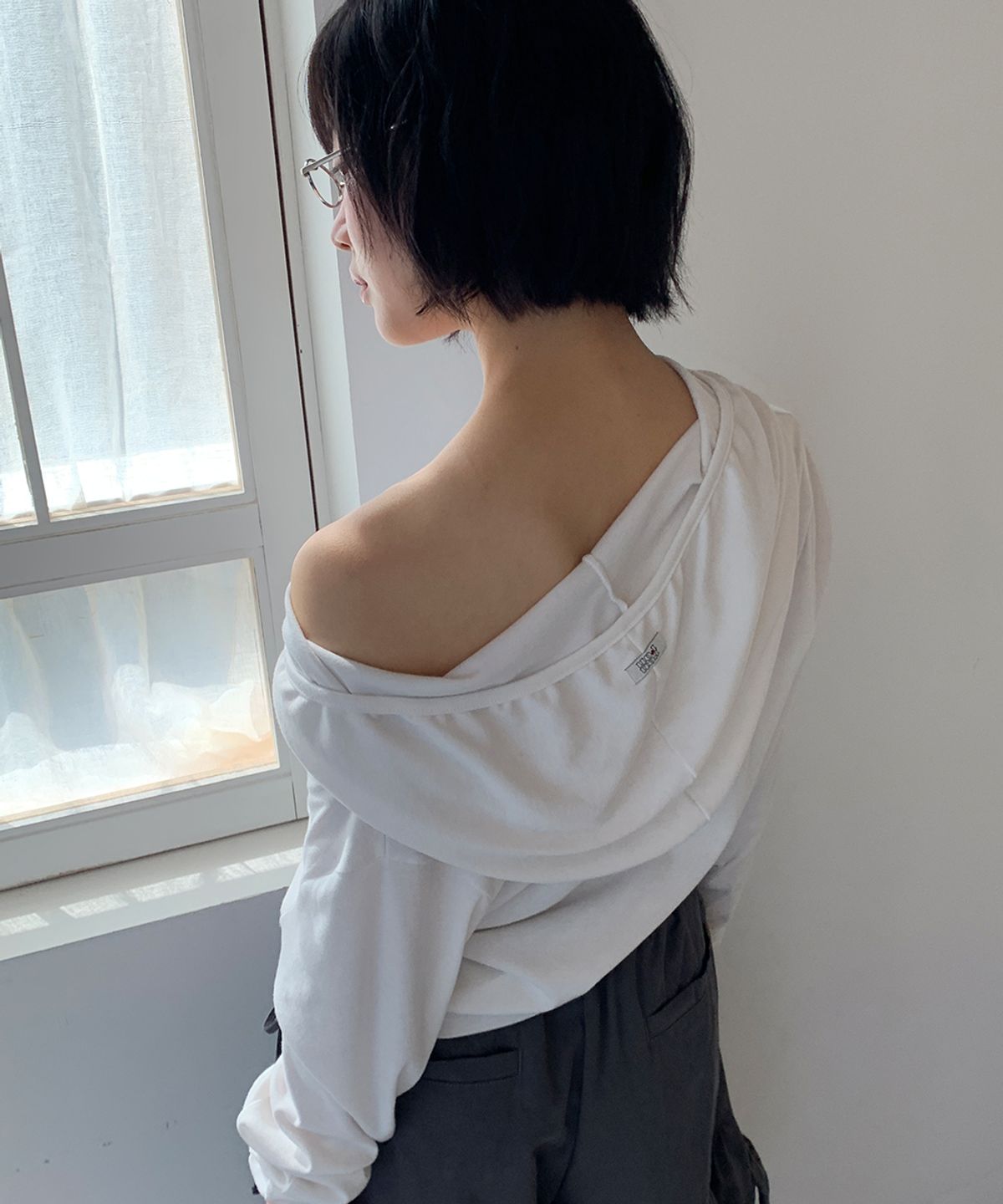 론론(RONRON) DRAPED WRAP HOODED SWEAT WHITE