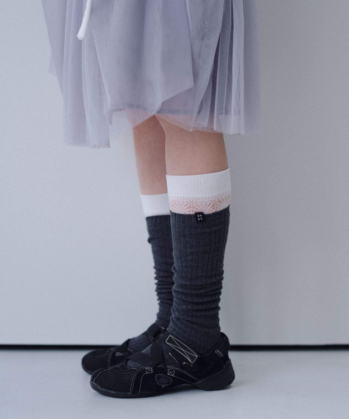 오헤시오(OHESHIO) BASIC RIBBED SOCKS, CHARCOAL