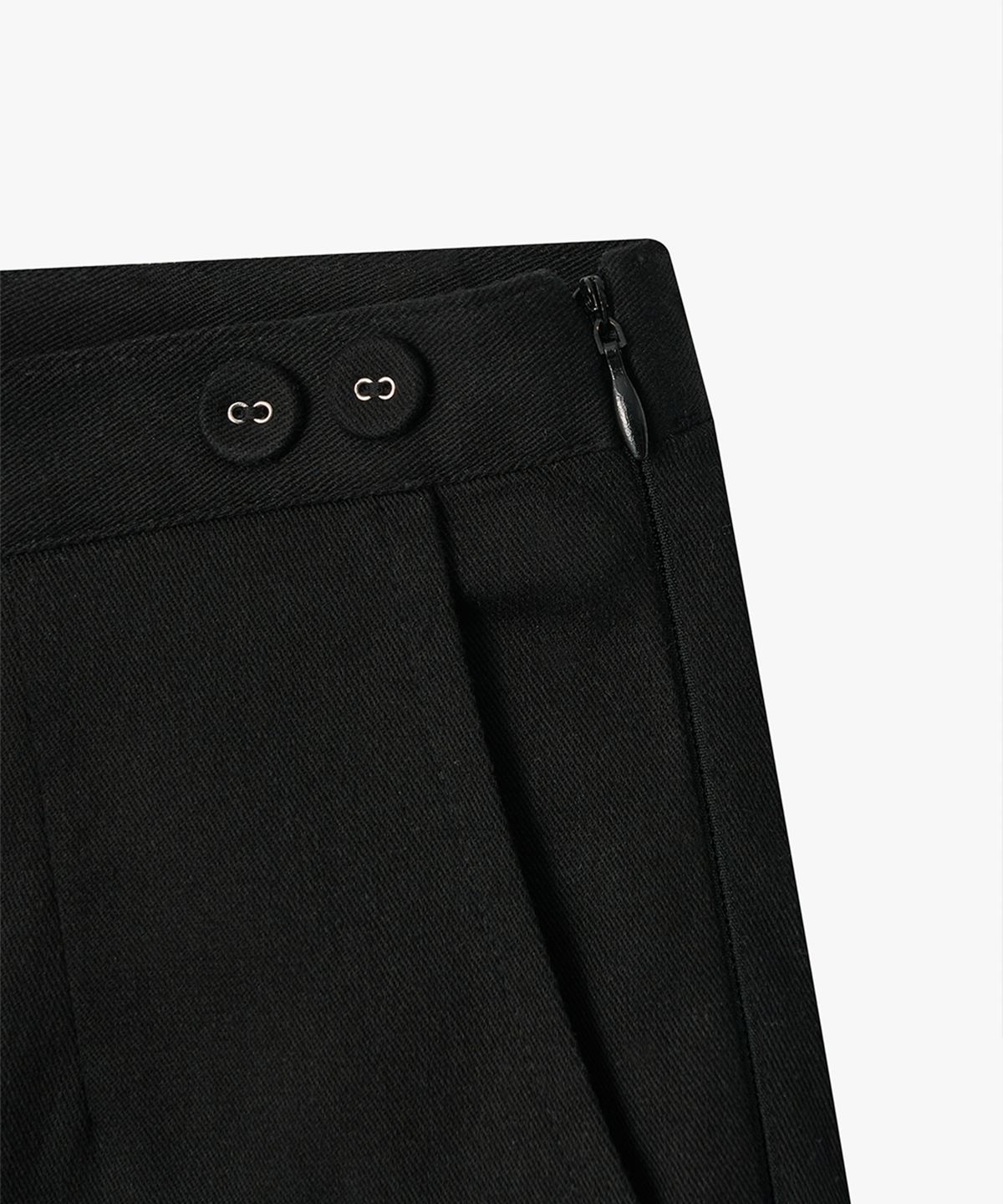 오헤시오(OHESHIO) SLIM TWO-BUTTON CAPRI PANTS, BLACK