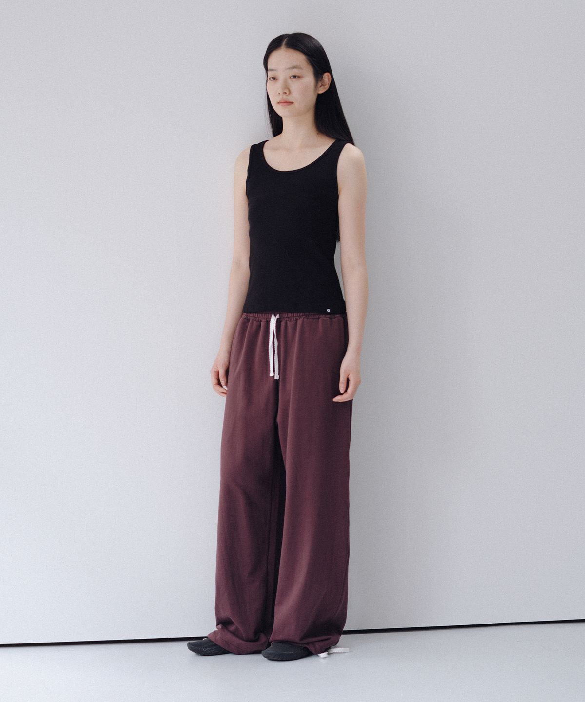 오헤시오(OHESHIO) BASIC U-NECK SLEEVELESS, BLACK