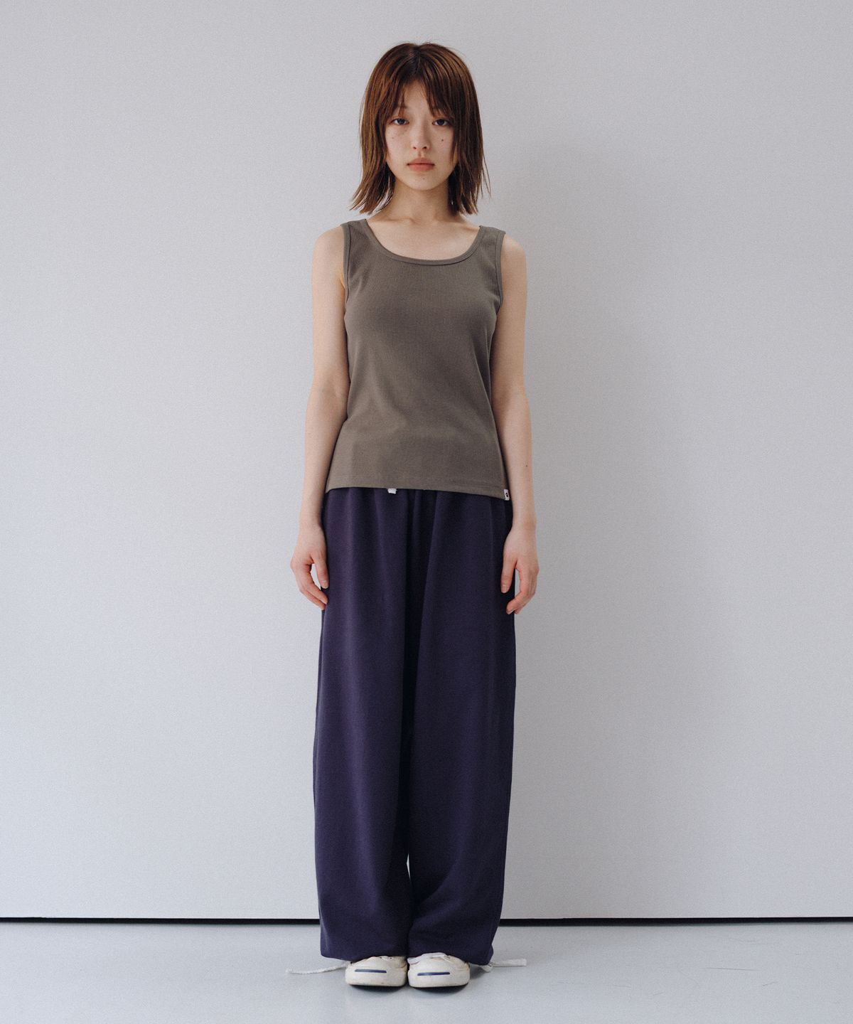 오헤시오(OHESHIO) BASIC U-NECK SLEEVELESS, KHAKI