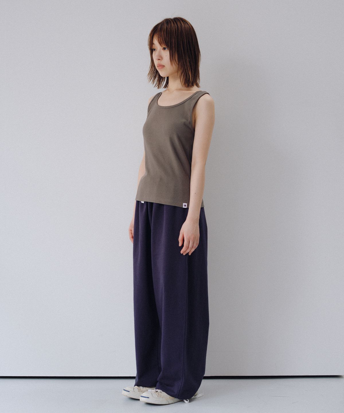 오헤시오(OHESHIO) BASIC U-NECK SLEEVELESS, KHAKI