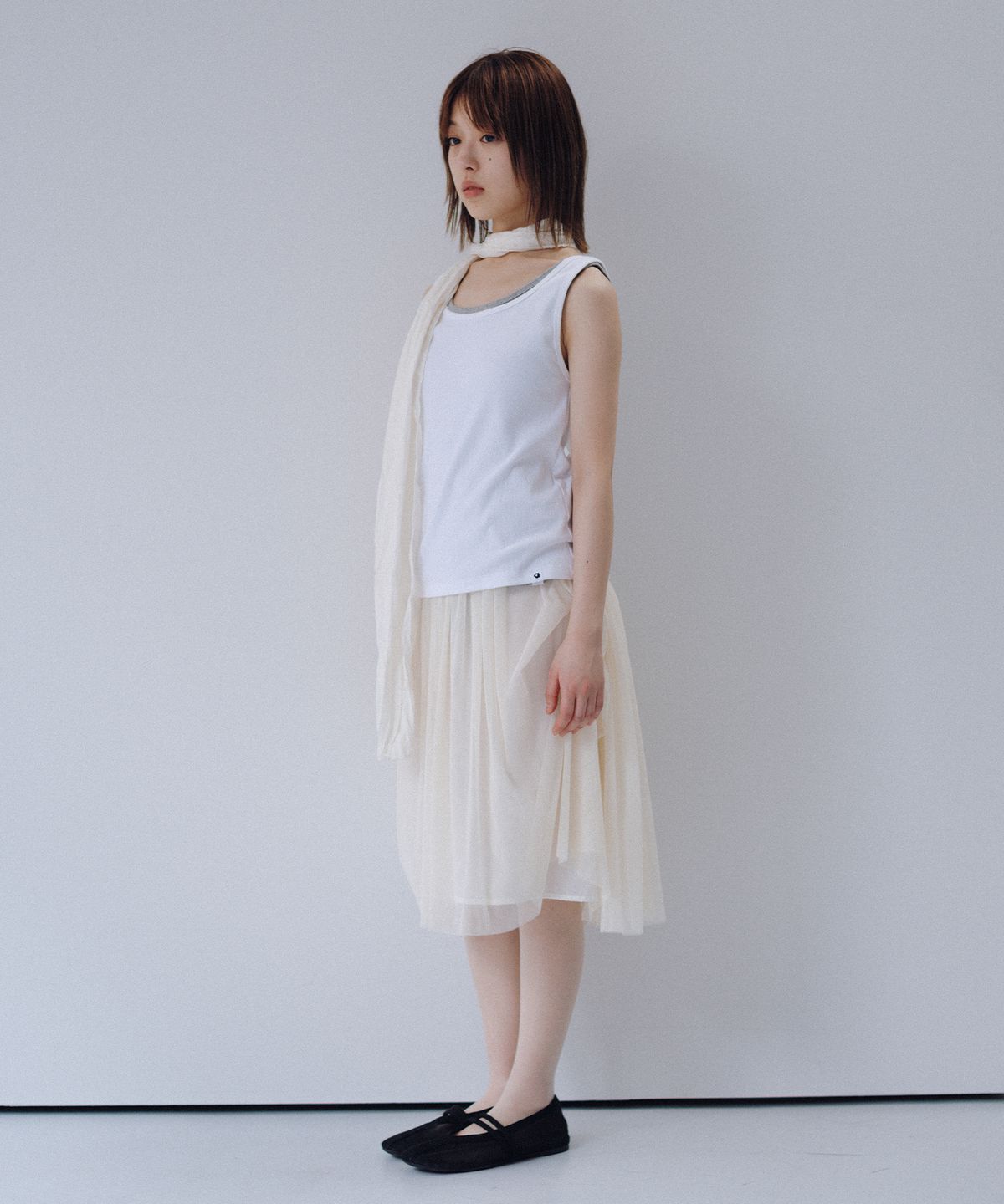 오헤시오(OHESHIO) BASIC U-NECK SLEEVELESS, WHITE