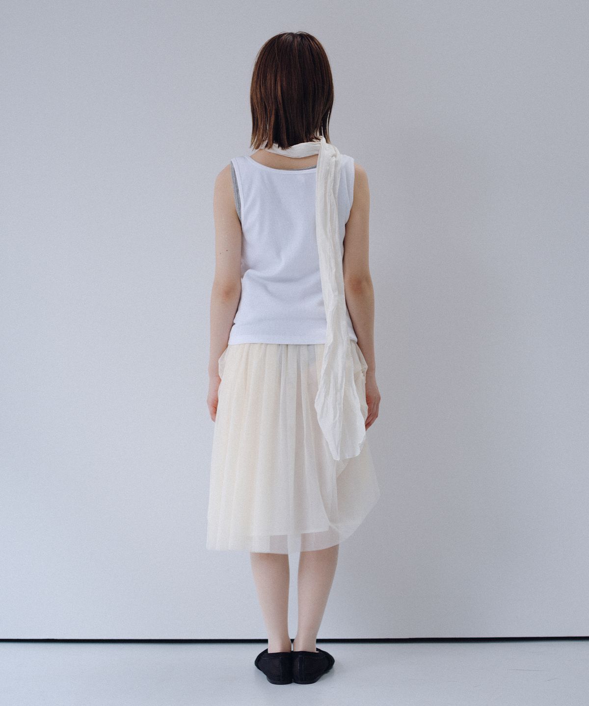 오헤시오(OHESHIO) BASIC U-NECK SLEEVELESS, WHITE