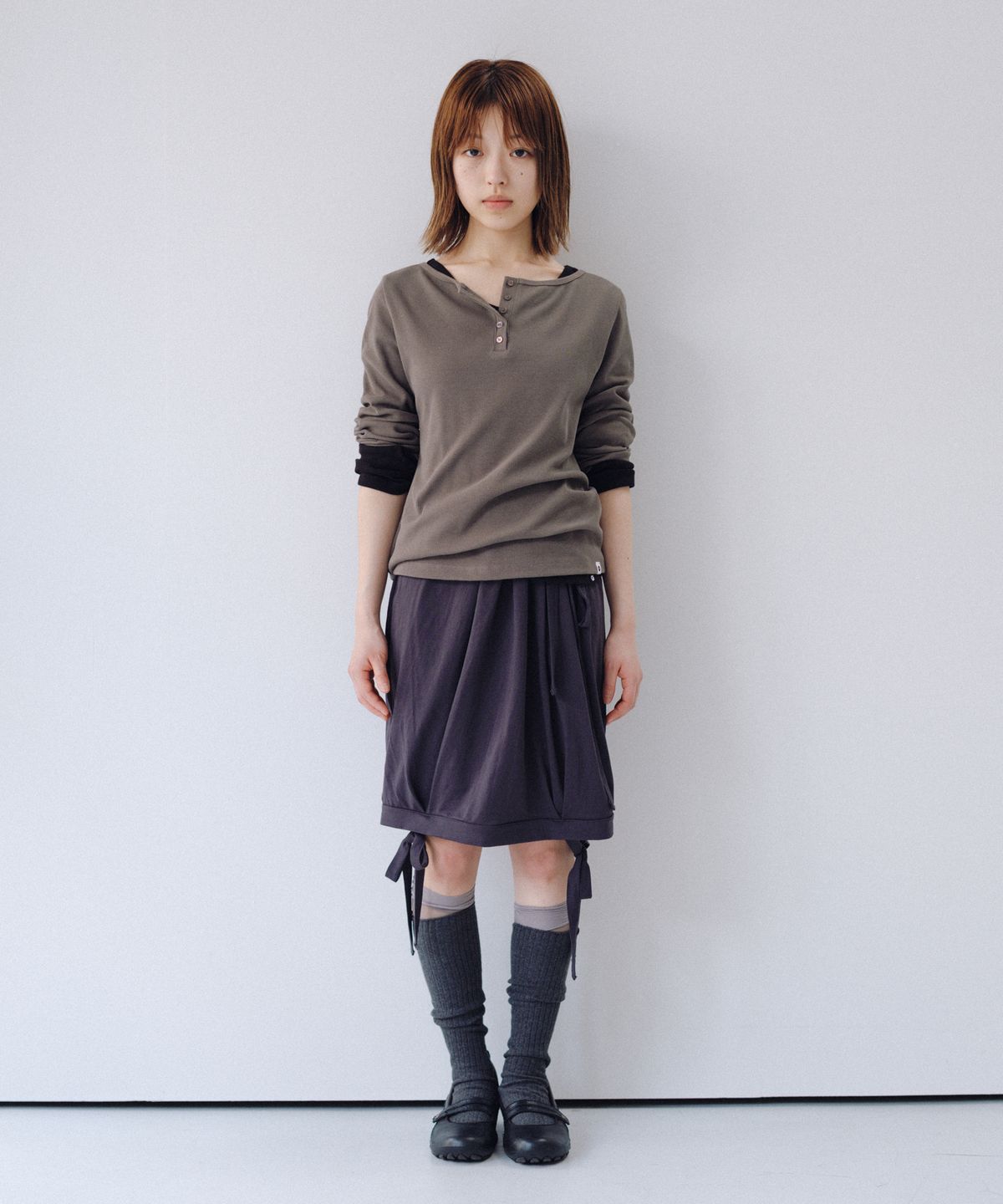 오헤시오(OHESHIO) BASIC RIBBED V-NECK LONG SLEEVE, BLACK