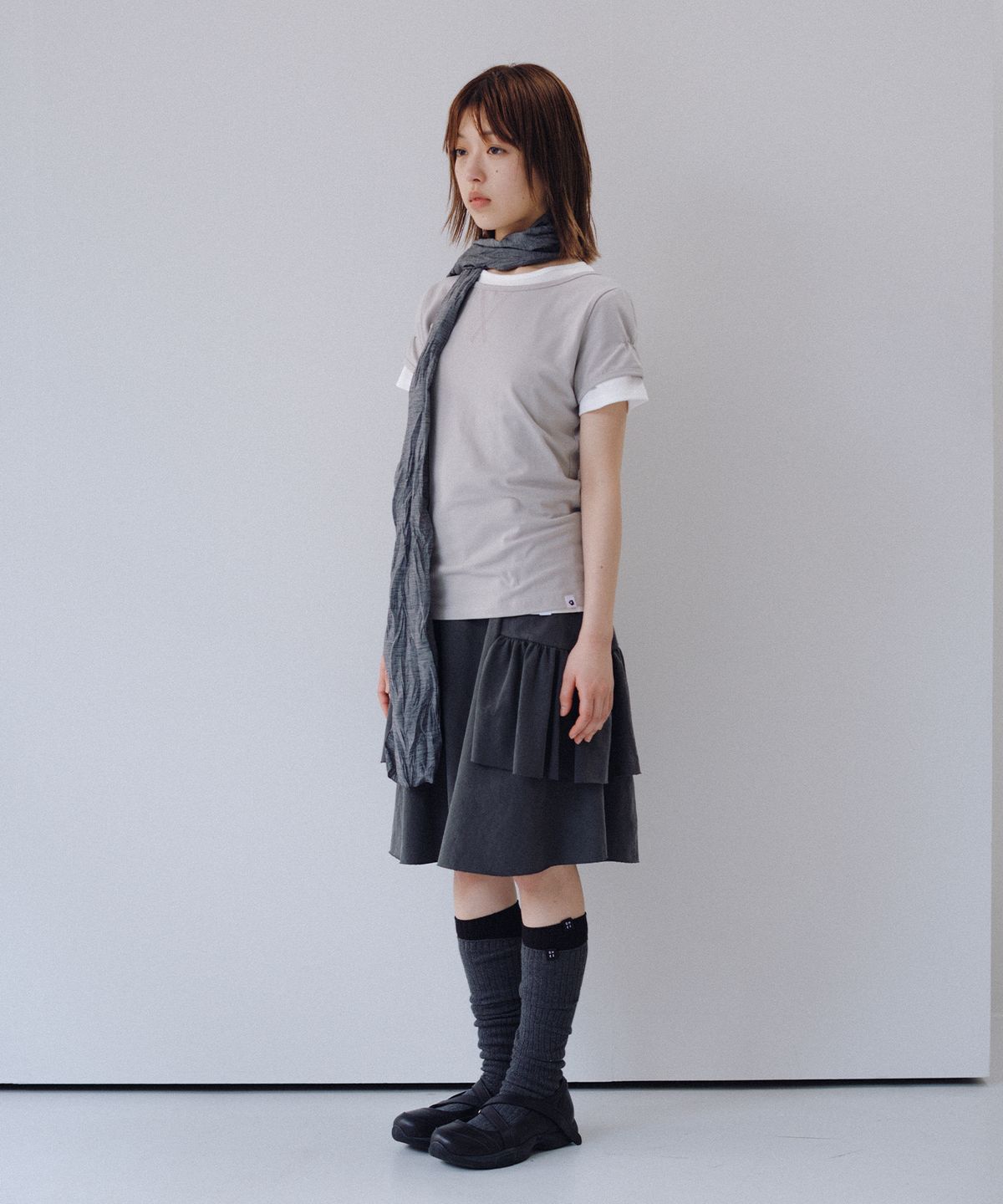 오헤시오(OHESHIO) SHIRRING MIDI BANDING SKIRT, CHARCOAL